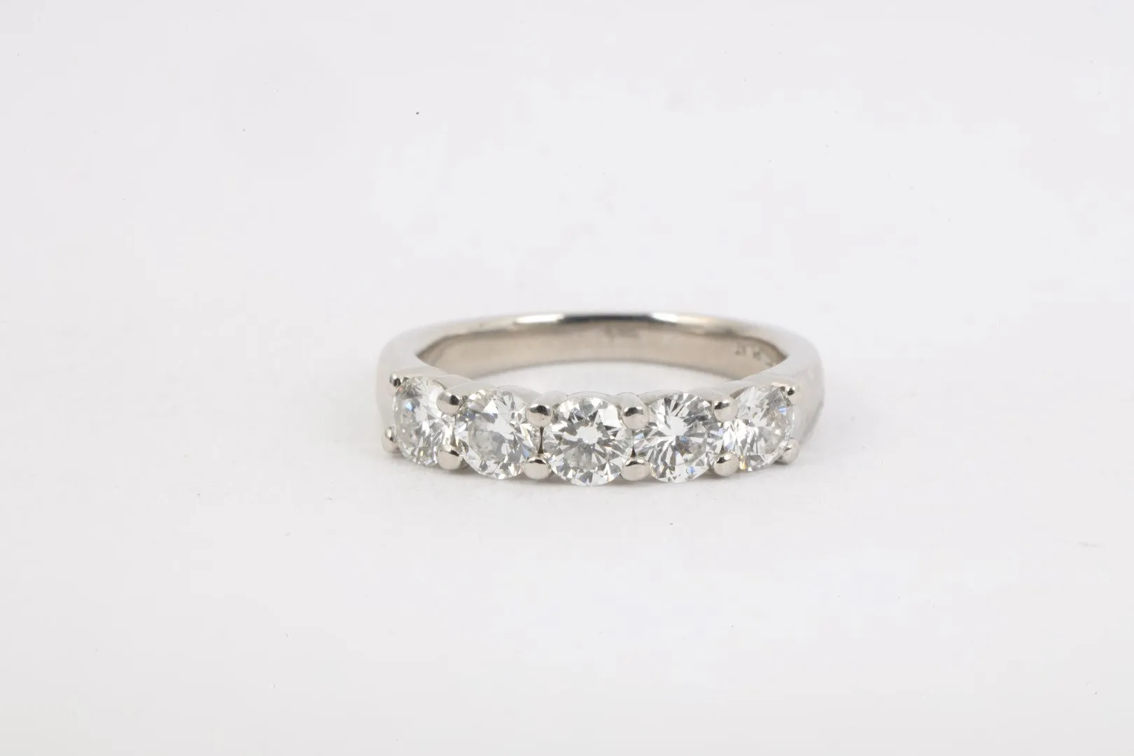 950 Platinum Ring Band with 1.25tcw Diamonds Size 5.25 (5.91g.)