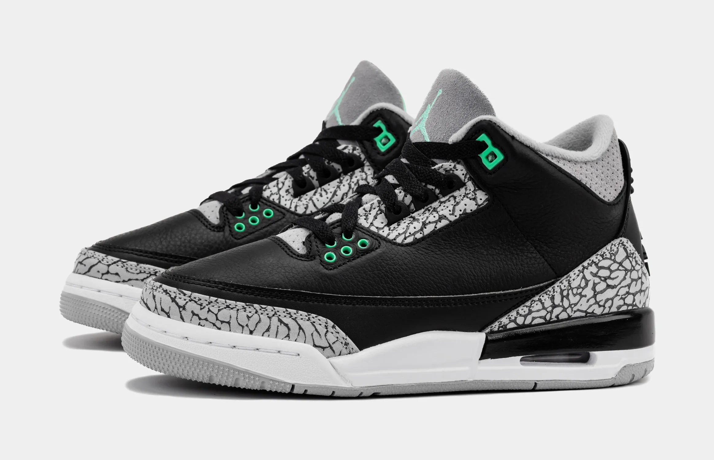 Air Jordan 3 Retro Green Glow Grade School Lifestyle Shoes (Black/Green Glow/Wolf Grey/White)