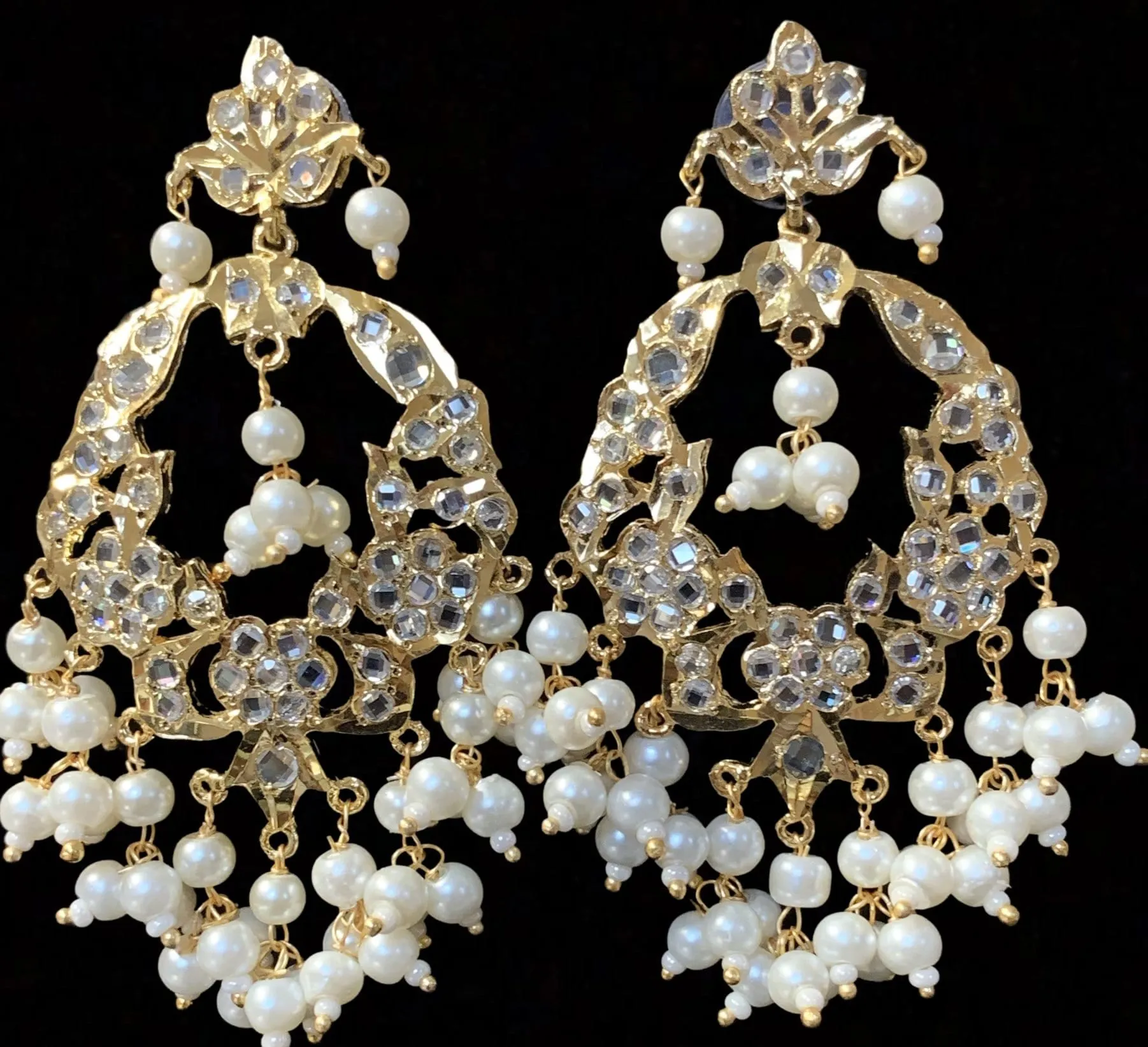 Madhuri pendant set in pearls ( SHIPS IN 4 WEEKS  )