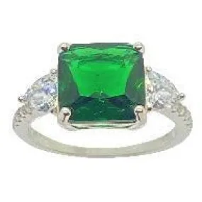 Stunning Emerald .925 Sterling Silver Ring